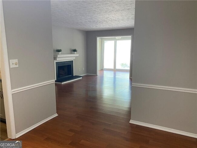 Building Photo - 1607 Augusta Dr