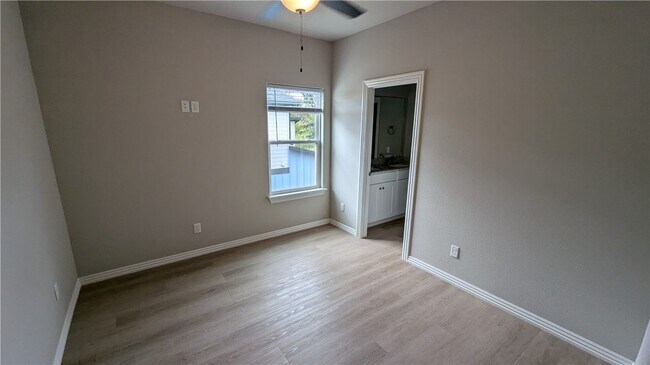 Building Photo - 1704-2-1602 SW Casuarina Dr