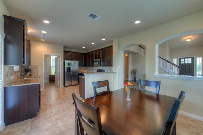 Building Photo - 8520 White Ibis Dr