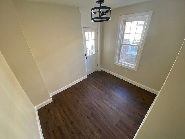 Building Photo - Stylish 3-Bedroom 2.5 Bath Available in Lancaster City