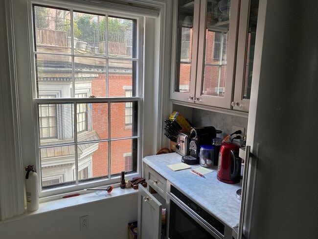 Building Photo - 88 Mt Vernon St