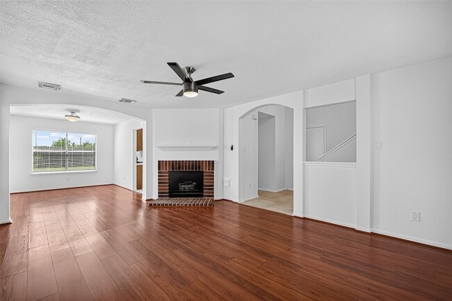 Building Photo - 1806 Oak Ridge Dr