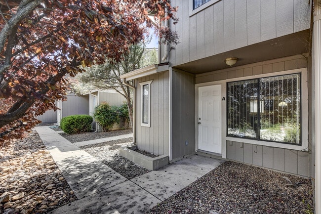 Building Photo - 510 1st St