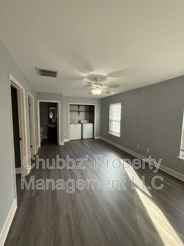 Building Photo - 4 Kaminsky Ln