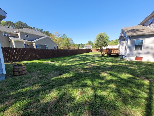Building Photo - Beautiful & Spacious 4 bedroom, 2.5 bath h...