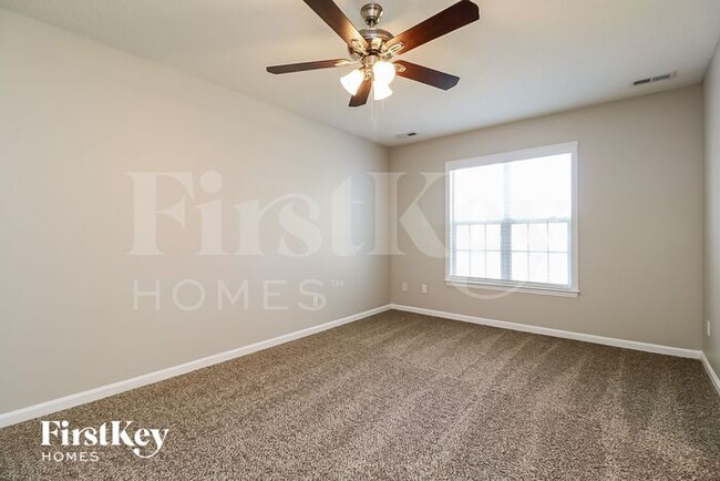 Building Photo - 129 Glengariff Ln