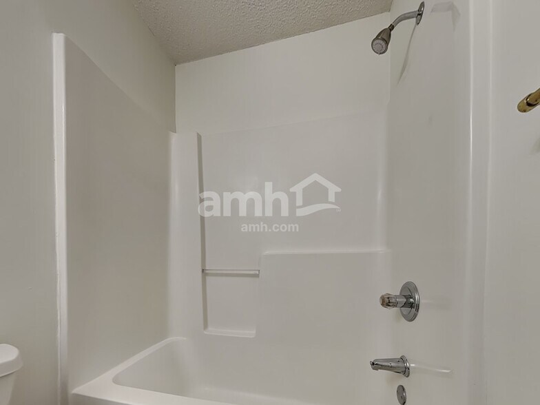 Building Photo - 2328 Water Lilly Way