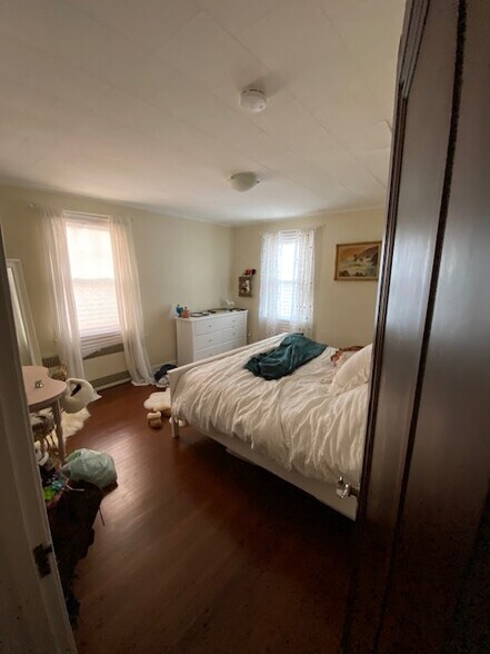 Master Bedroom - 250 Lincoln Ave