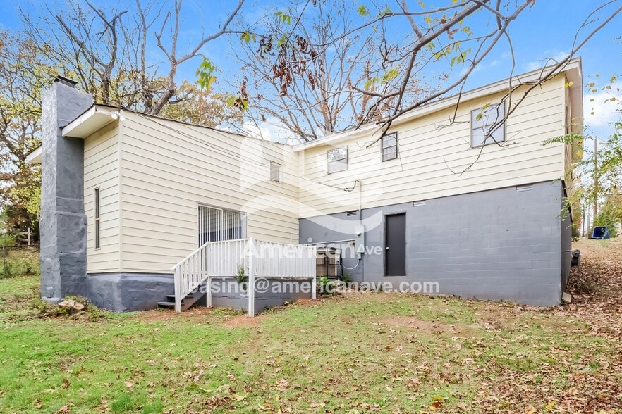 Building Photo - 121 Lindenhurst Dr