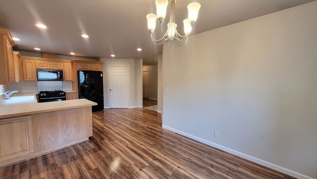 Building Photo - 310 Village Dr