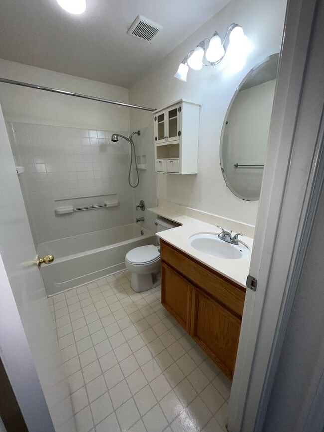 Building Photo - 3 Bed| 2 Bath | 1215 SF | Private Driveway + Garage | Single Story| Tenant pays $175 monthly for ...