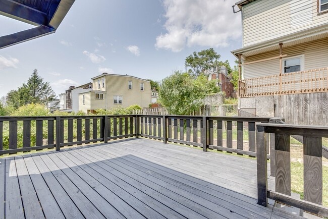 Building Photo - 19 Allen St