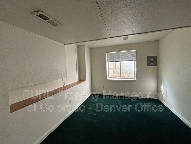 Building Photo - 9996 Spring Hill Ln