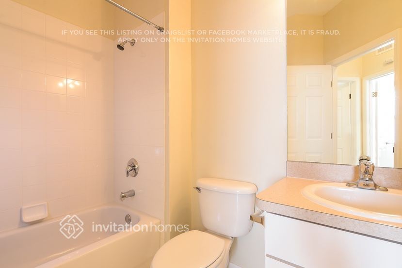 Building Photo - 3231 70th Ct E