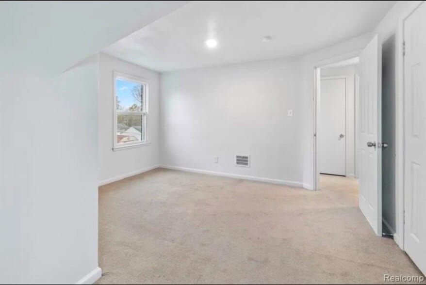 Building Photo - 12165 Kelly Rd