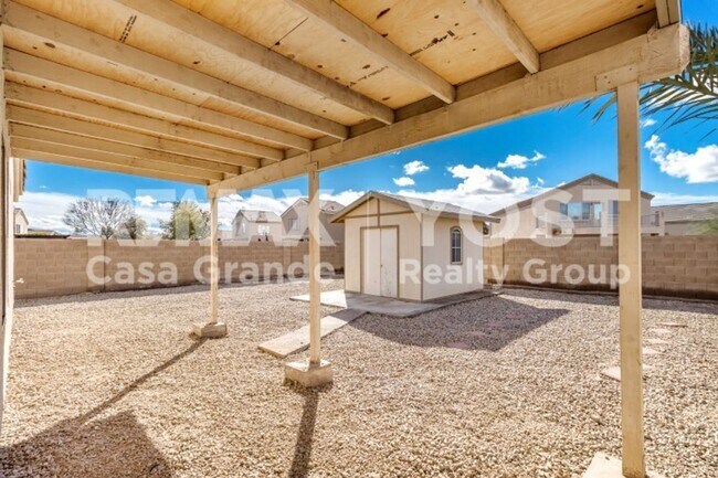 Building Photo - Sunshine, Space & a Backyard to Enjoy!