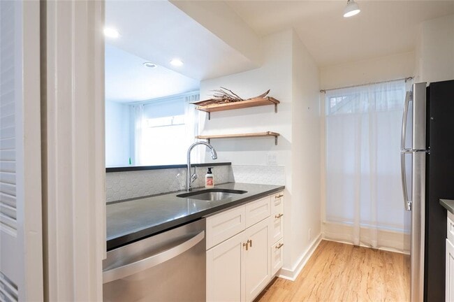 Building Photo - 7920 Rockwood Ln