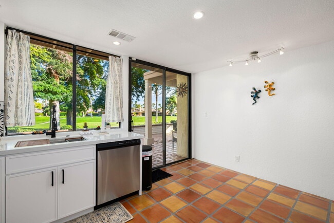 Building Photo - 280 Tolosa Cir