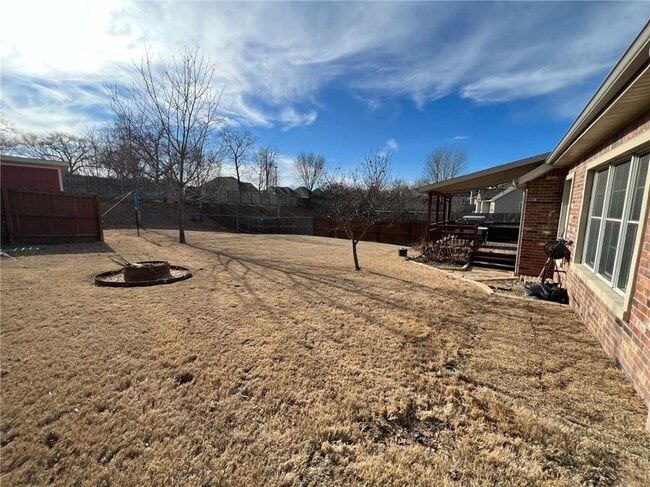 Building Photo - 1004 NE Carnahan Ct