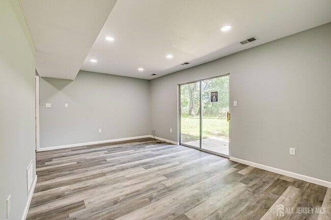 Building Photo - 5 Pelmont Pl