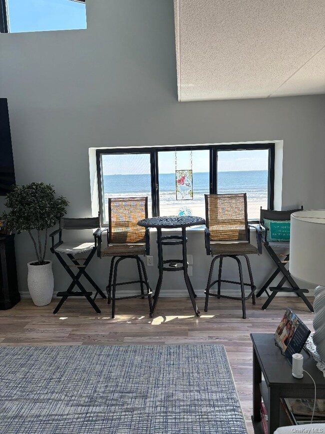 Building Photo - 750 W Broadway