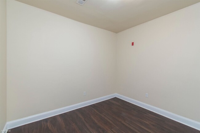 Building Photo - 5 br, 2 bath Triplex - 1842 N 17TH ST Unit...