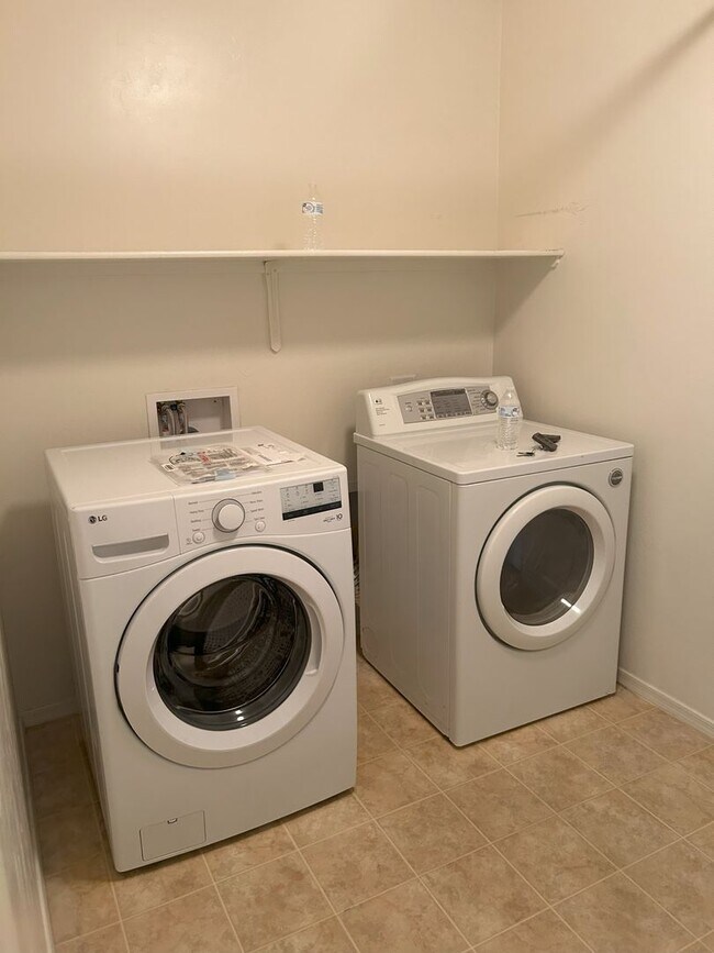 Building Photo - Save with SOLAR Unfurnished  1 loft -  2 c...