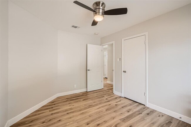 Building Photo - 1701 Hollow Tree Blvd