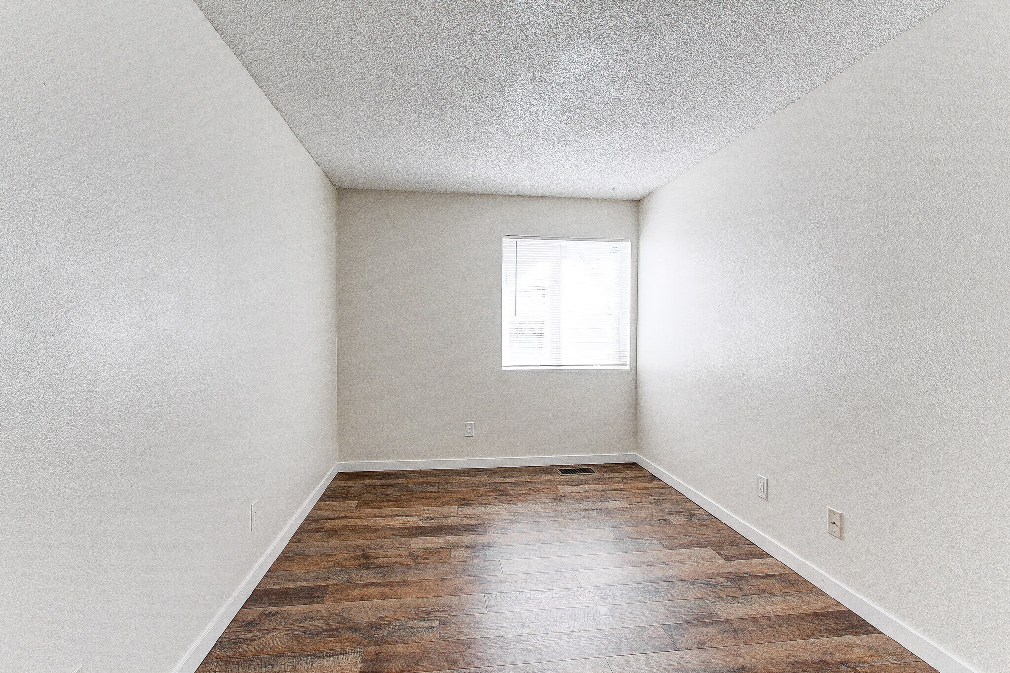 Building Photo - 17093 E Tennessee Dr