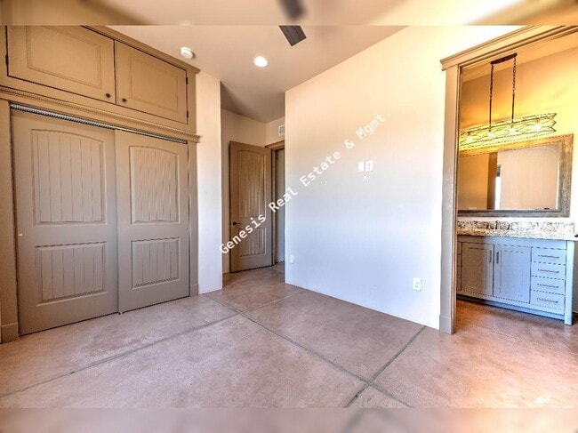 Building Photo - "Spacious Tucson Retreat with Granite Elegance and Cozy Fireplace – 4 Bed, 3.5 Bath Gem!"