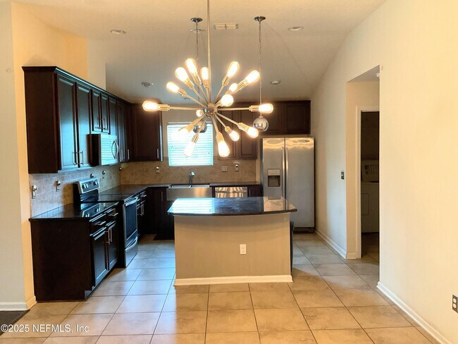 Building Photo - 8253 Golden Bamboo Dr
