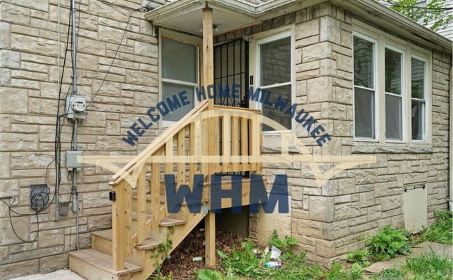 Building Photo - 118 E Concordia Ave