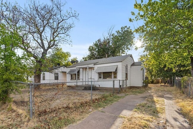 Building Photo - 1613 Hawes Ave