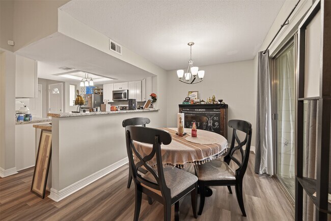 Building Photo - 14555 Wunderlich Dr