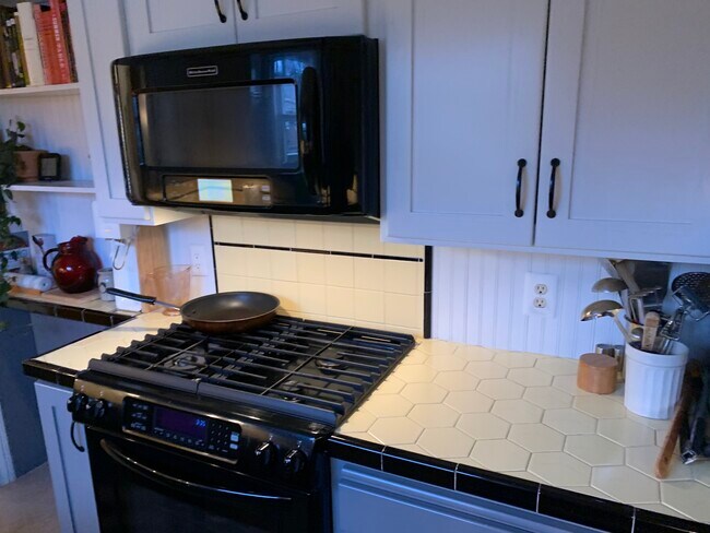 Range - 7637 W Green Lake Dr N
