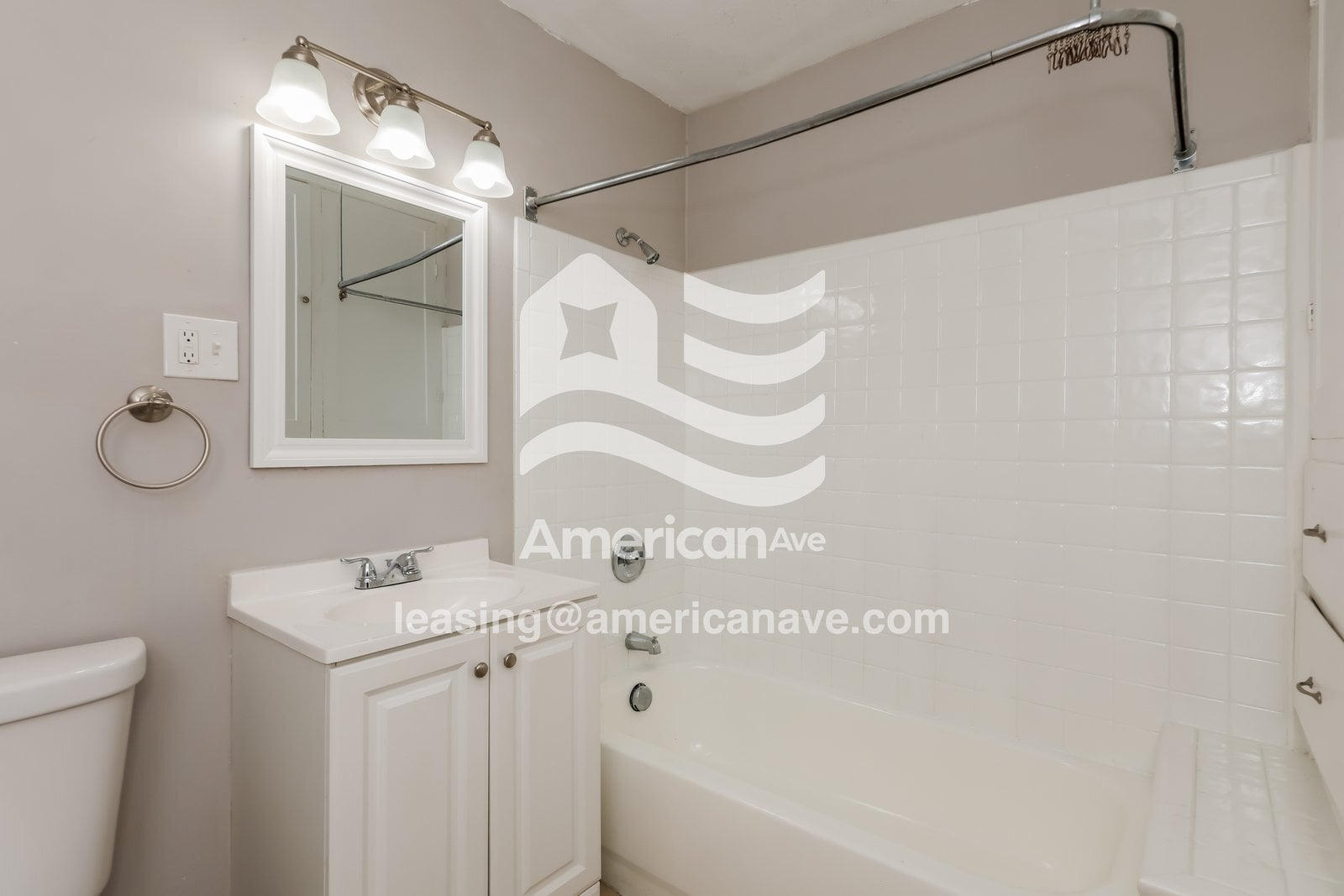 Building Photo - 736 McCleary Ave