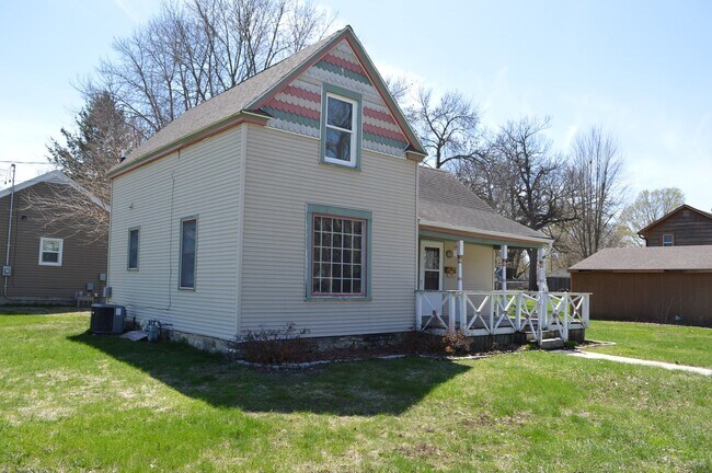 Building Photo - 629 7th Ave. N.