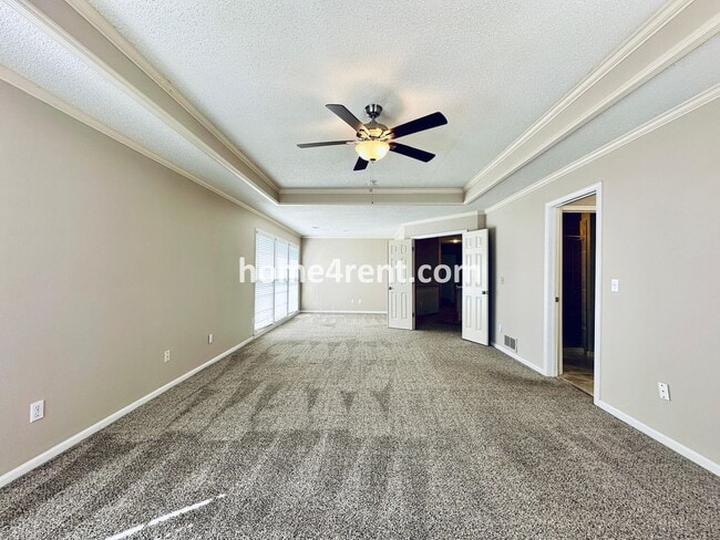 Building Photo - Beautiful, Spacious Home w/ Open Floor Pla...