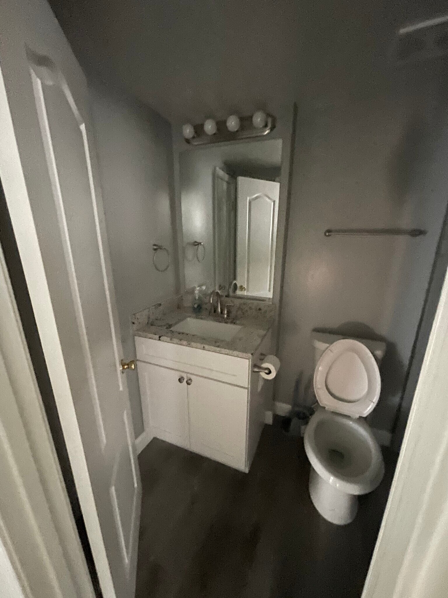 Full Bathroom Pic 1 - 1901 Addison Rd S