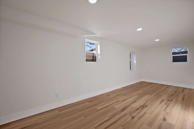 Building Photo - Completely Renovated Two Bedroom-One Bathroom Ready Now!