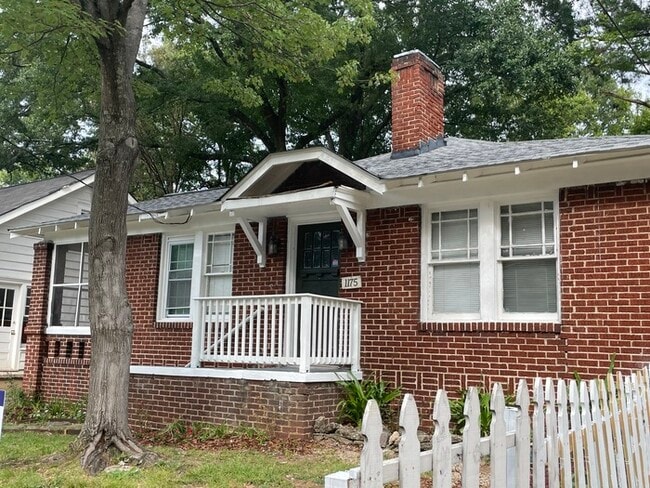 Building Photo - Super convenient location near Atlantic station and GA Tech University!!Housing Accepted*