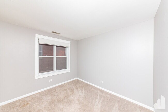 Building Photo - 1471 N Larrabee St