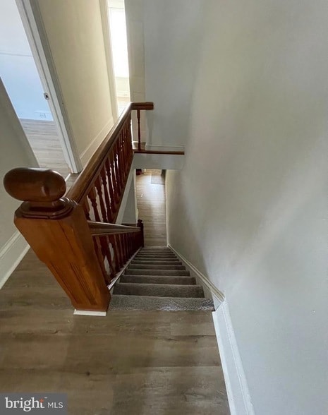 Building Photo - 7 6th Ave