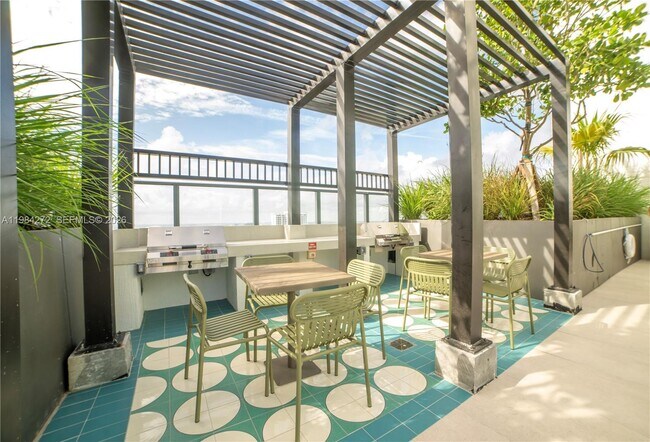 Building Photo - 11 NE 6th St