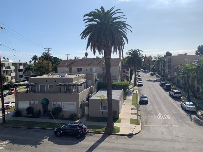 Building Photo - FANTASTIC CONDO IN THE HEART OF BELMONT SHORES/BLUFF PARK!