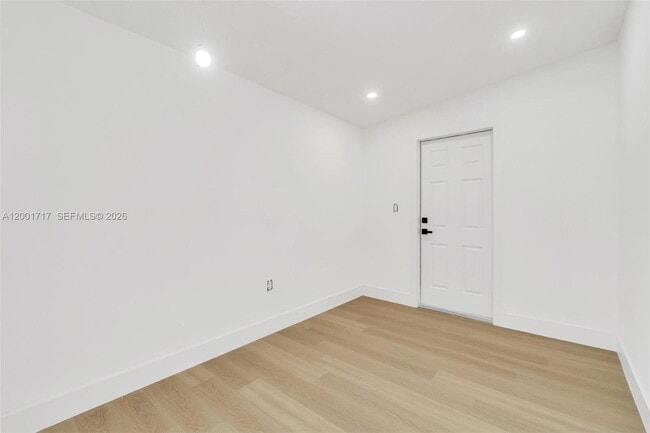 Building Photo - 1611 NE 50th Ct