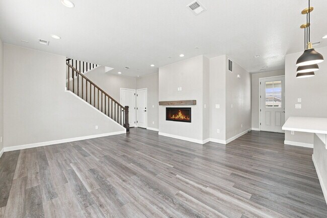 Building Photo - $2,940.95 with $300 off for the first month's rent, 3 Beds - 3 Baths, Single Family Home in Erie ...