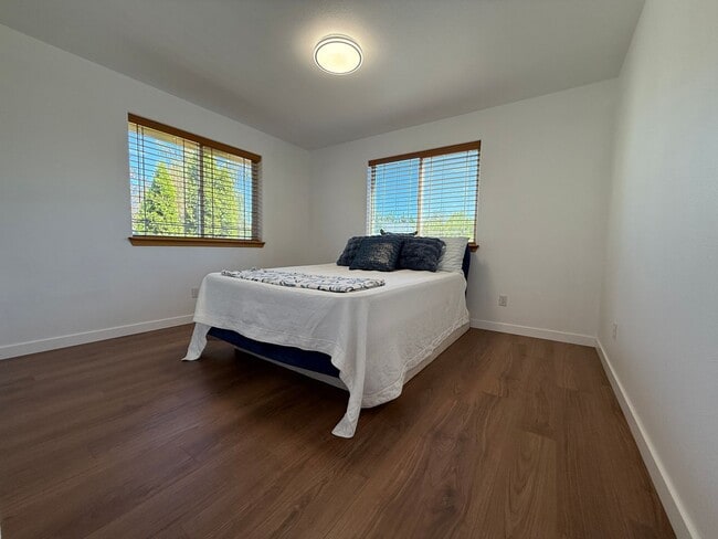 Building Photo - UPDATED BOYD ACRES HOME ON LARGER CORNER LOT!! MUST SEE!!