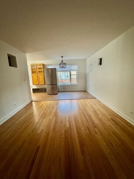 Building Photo - 2424 W Estes Ave