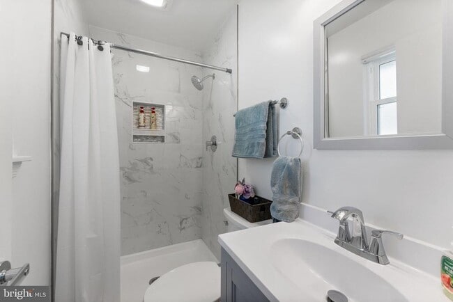Building Photo - 12816 Greenhall Dr